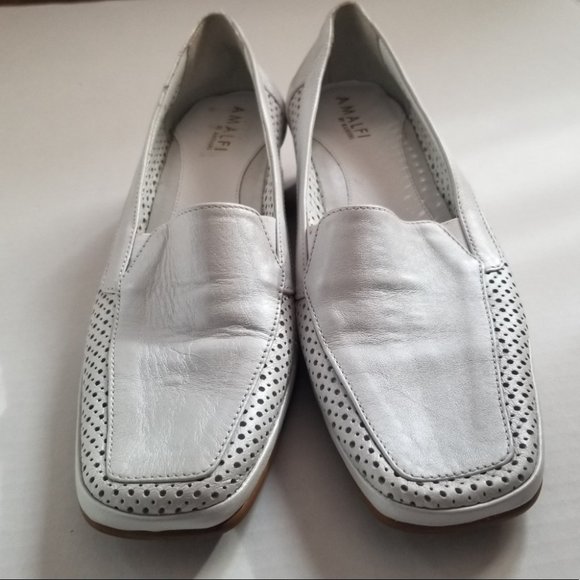 **SOLD** Amalfi by Rangoni women’s white Leather classic Loafers size 9B - Picture 3 of 8